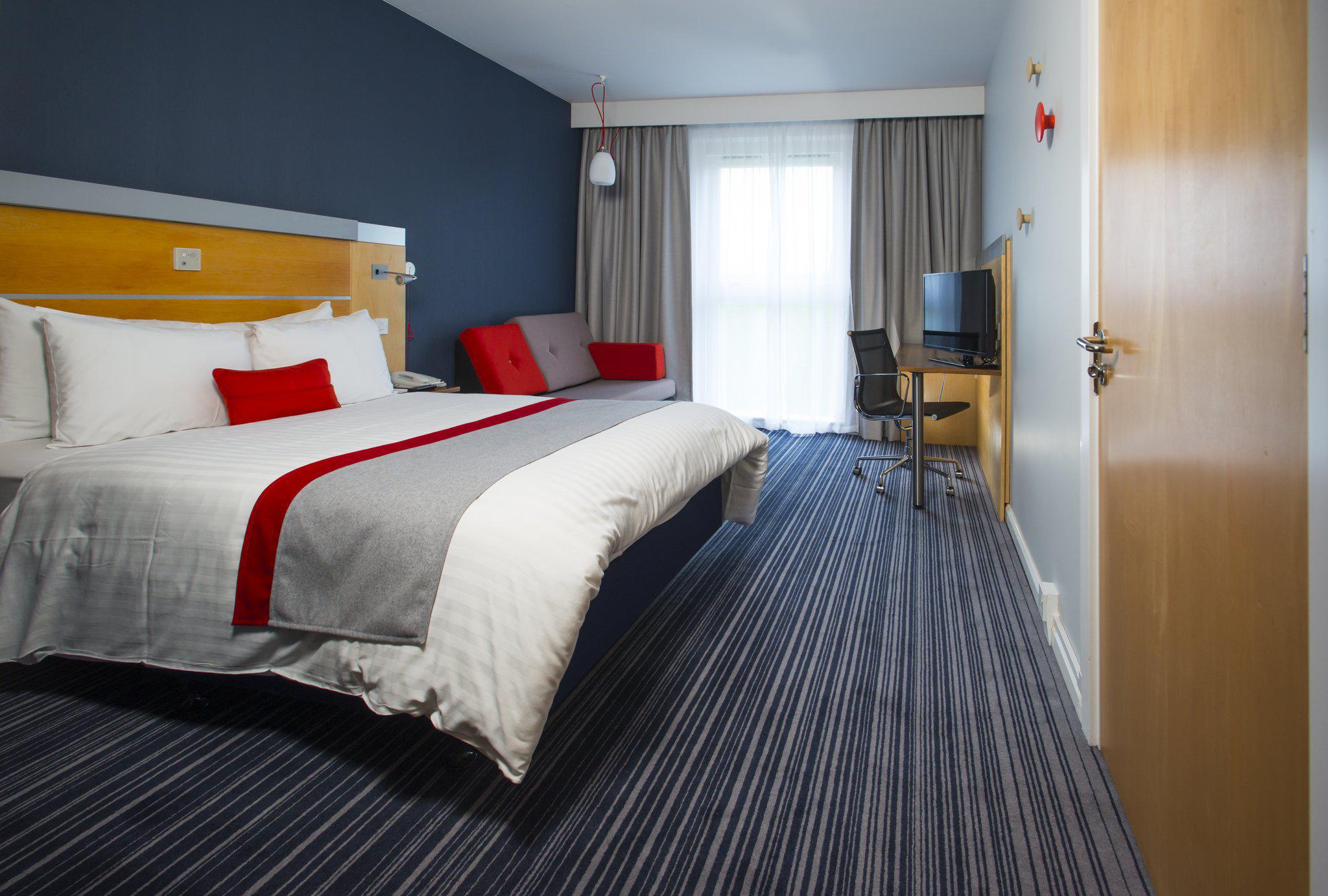 Holiday Inn Express London - Epsom Downs, an IHG Hotel Surrey 01372 755200