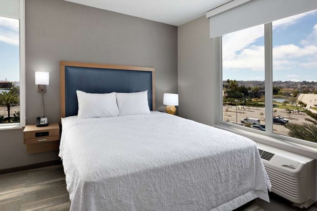 Images Hampton Inn & Suites San Diego Airport Liberty Station