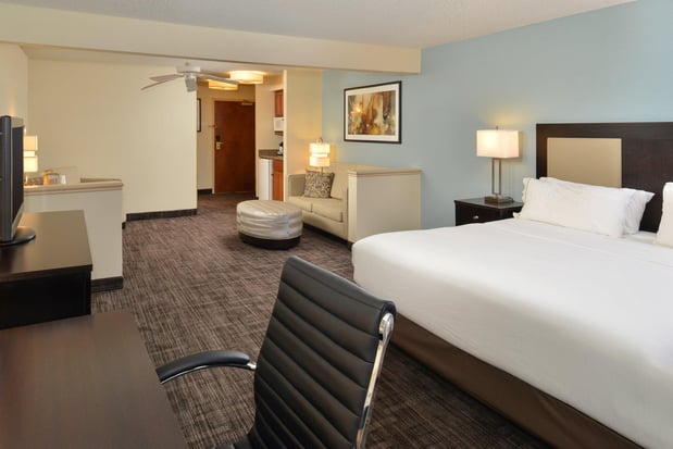 Images Holiday Inn Express & Suites St. Joseph Lakefront by IHG