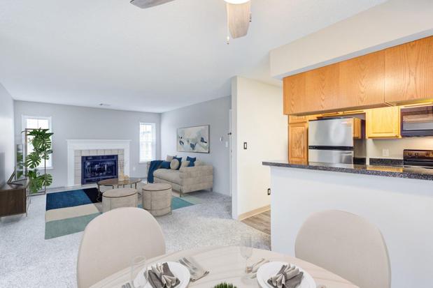 Images The Lakes of Schaumburg Apartment Homes