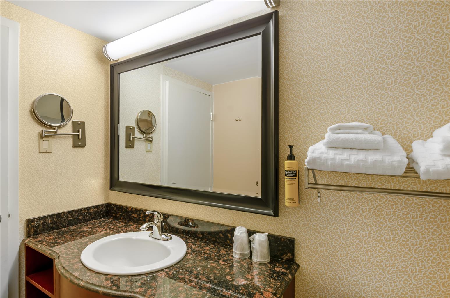Queen Bathroom