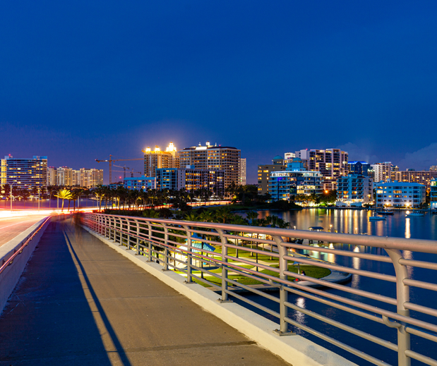 Images Tetyana Hanna, Sarasota Real Estate Agent 〡 KW Coastal Living III