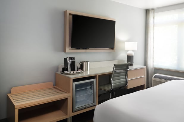 Images Hotel Indigo Long Island - East End by IHG