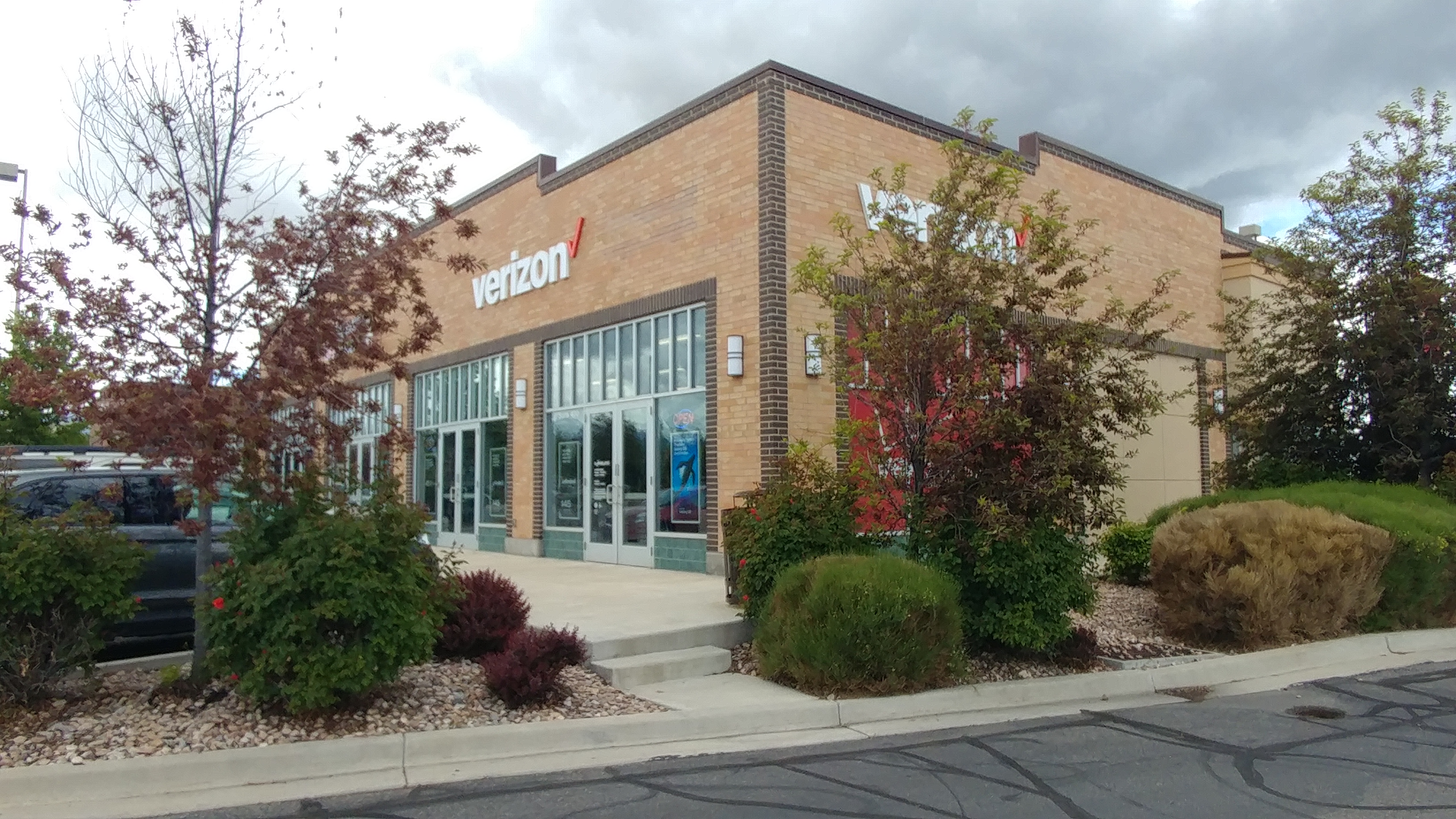 Verizon Authorized Retailer – GoWireless Photo