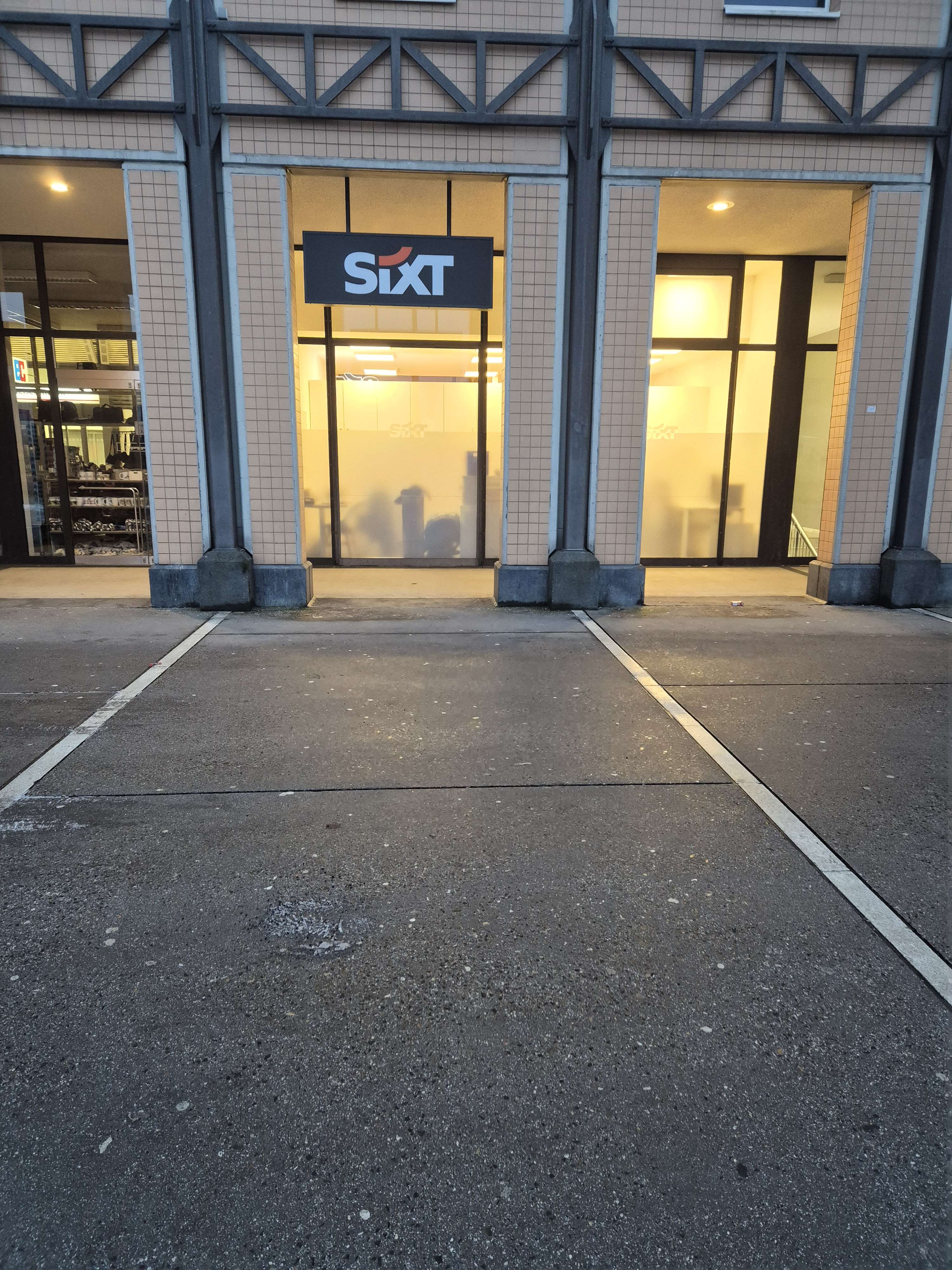 SIXT Autovermietung Kassel-Wilhelmshoehe Bahnhof, Willy-Brandt-Platz 1 in Kassel
