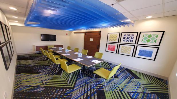 Images Holiday Inn Express & Suites Arlington North – Stadium Area by IHG