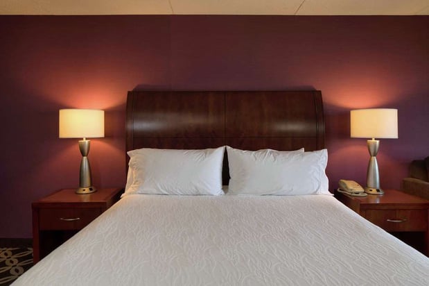 Images Hilton Garden Inn Auburn Riverwatch