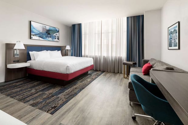 Images Hampton Inn & Suites Baltimore Inner Harbor