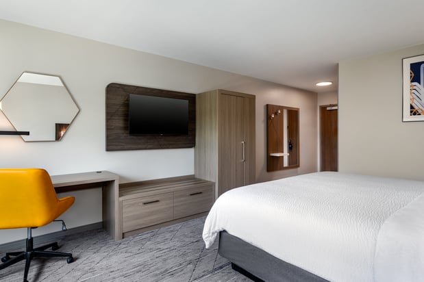 Images Holiday Inn Express & Suites Pittsfield-Lenox-Berkshires by IHG