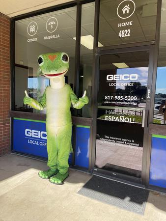 Images Mandy Bradley - GEICO Insurance Agent
