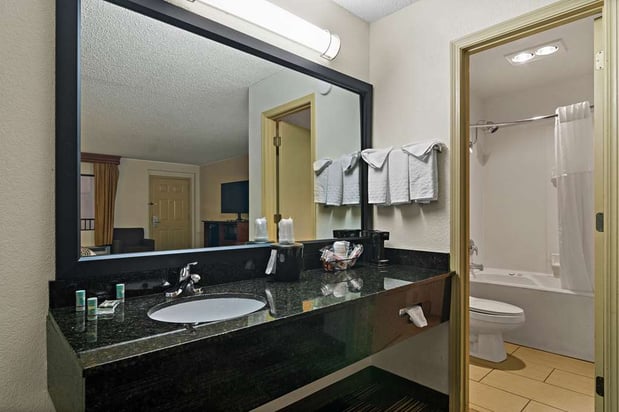 Images Best Western Windsor Suites