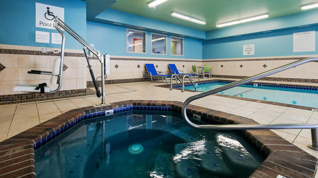 Images Holiday Inn Express & Suites Everett by IHG