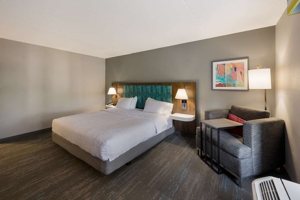 Images Hampton Inn & Suites Fredericksburg-at Celebrate Virginia