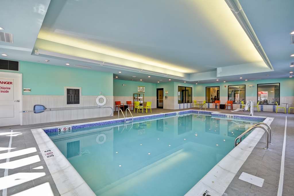 Pool Home2 Suites by Hilton Evansville Evansville (812)303-1200