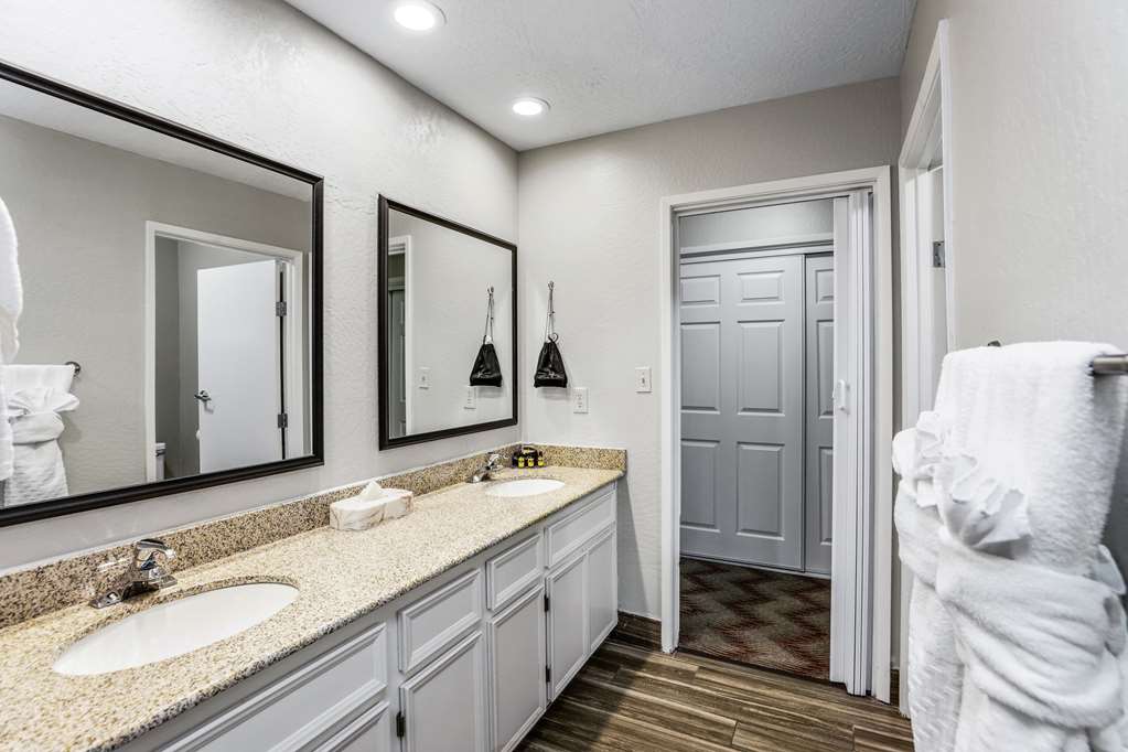 King Queen Suite Guest Bathroom