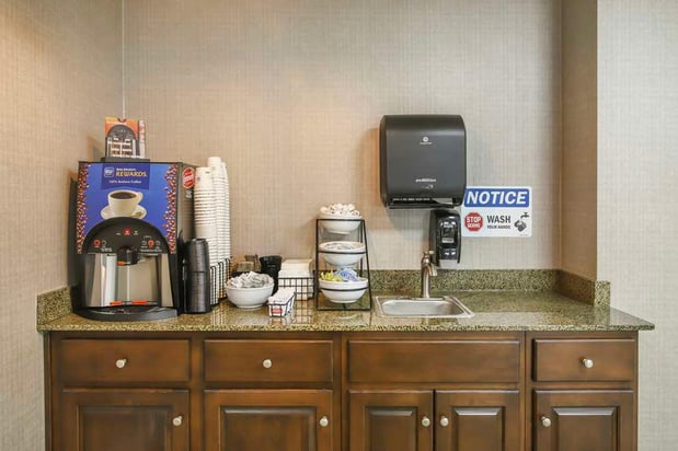 Images Best Western Plus Brunswick Inn & Suites