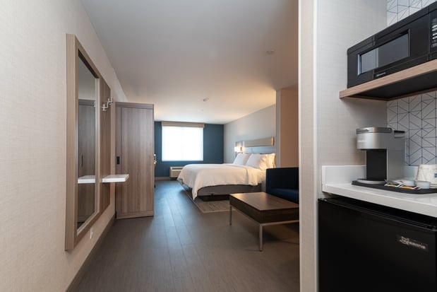 Images Holiday Inn Express & Suites Hampton South-Seabrook by IHG