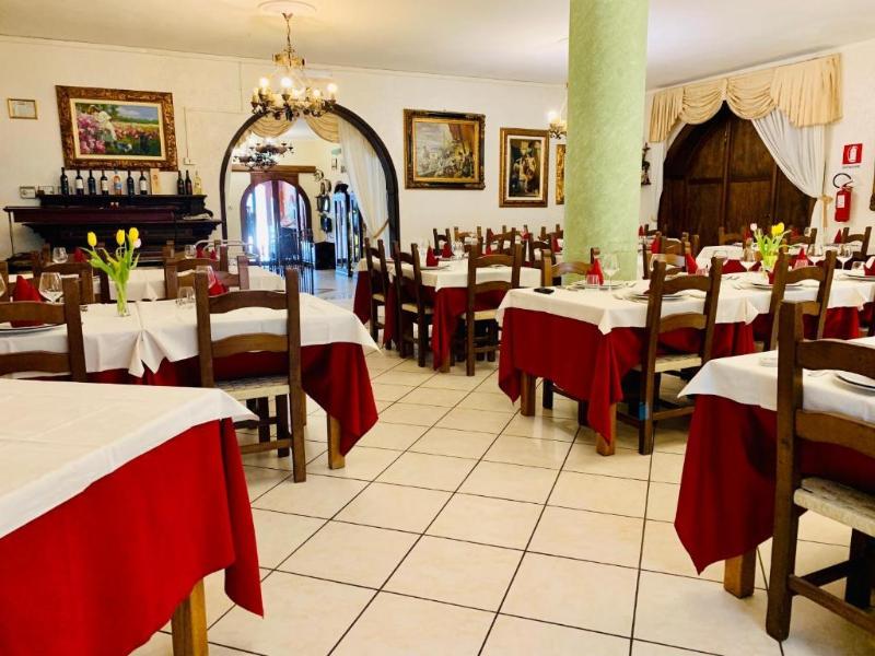 Images Albergo Villaggio Ristorante Pizzeria Museo TANIT