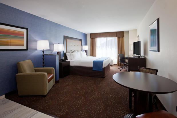Images Holiday Inn Express & Suites Fort Dodge by IHG