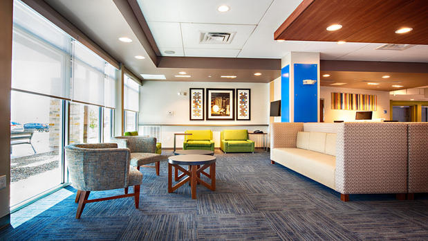 Images Holiday Inn Express & Suites Houston SW - Galleria Area by IHG