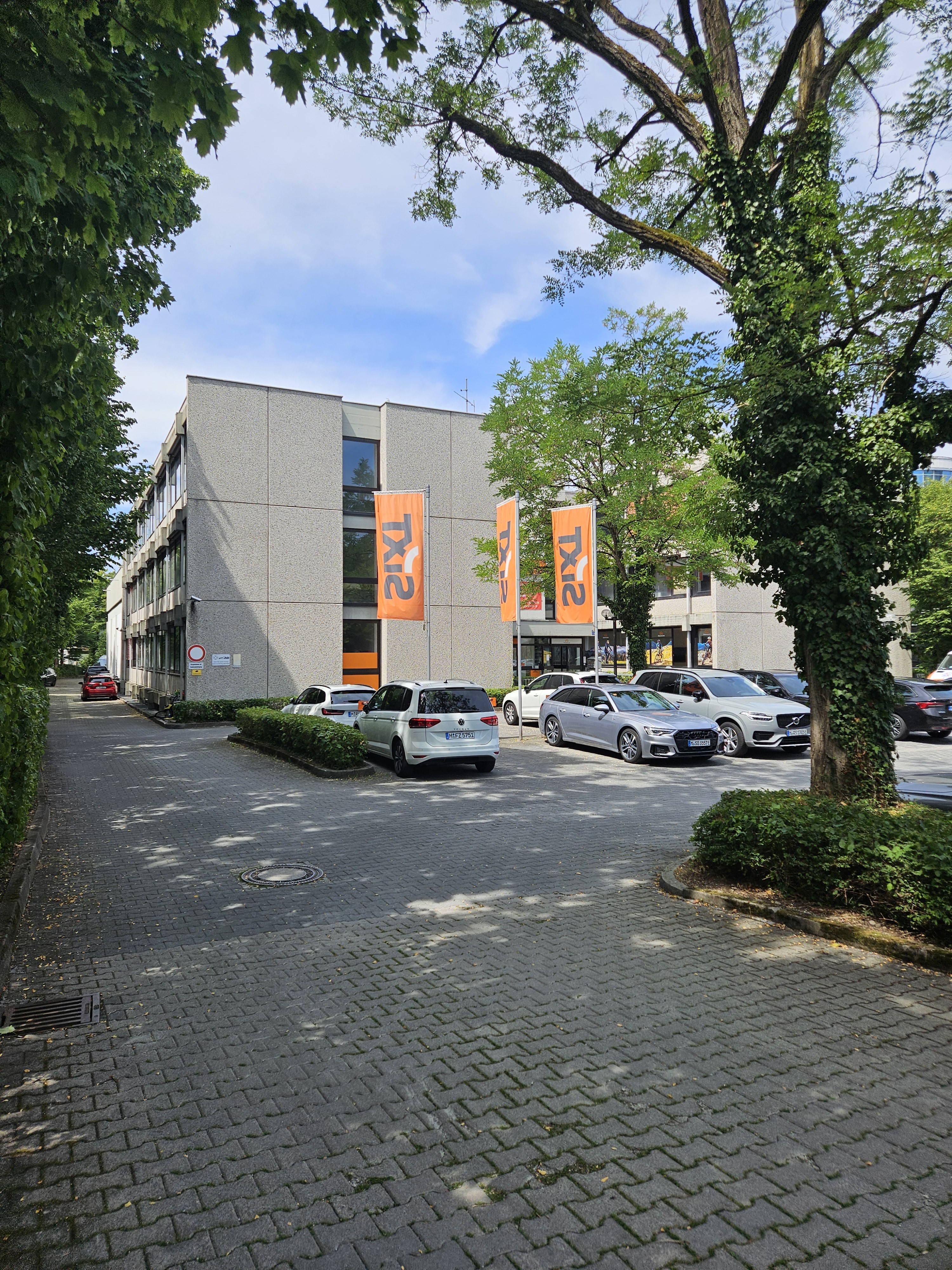 SIXT Autovermietung München Ottobrunn, Alte Landstr. 17 in München-Ottobrunn