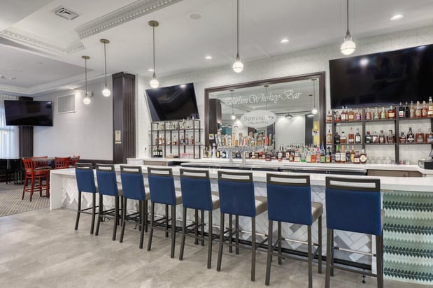 Images Holiday Inn & Suites Madison West - Middleton by IHG