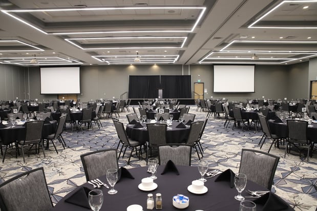 Images Holiday Inn & Suites Cedar Falls-Waterloo Event Ctr by IHG