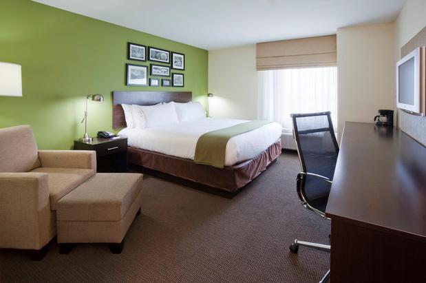 Images Holiday Inn Express & Suites Rogers, an IHG Hotel