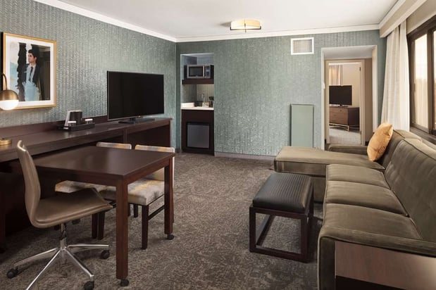Images Embassy Suites by Hilton Tysons Corner