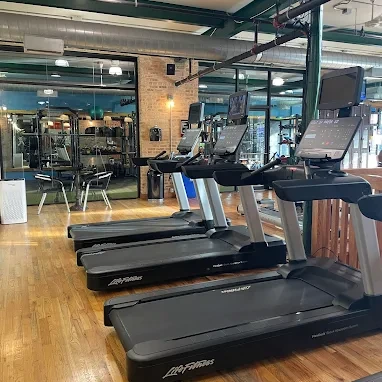 Move at your own pace at Cheetah Gym Andersonville. Our cardio area features treadmills and equipment for every fitness level -- making us one of the best gyms near you in Chicago. Fitness for every body, every day. Join us free.