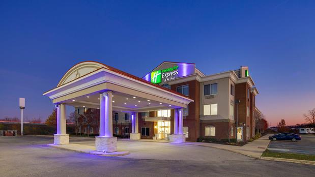 Images Holiday Inn Express & Suites Detroit - Farmington Hills, an IHG Hotel