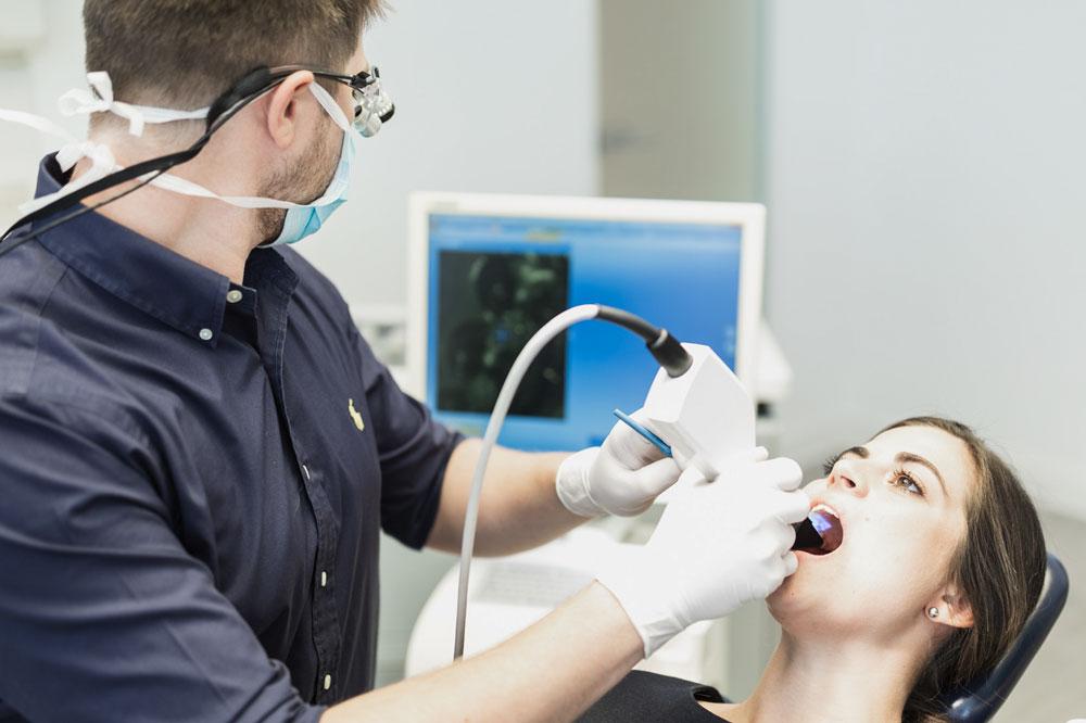 Zahnarztpraxis Marvin Reuter - Ihr Zahnarzt in Berlin Wilmersdorf, Uhlandstraße 98 in Berlin