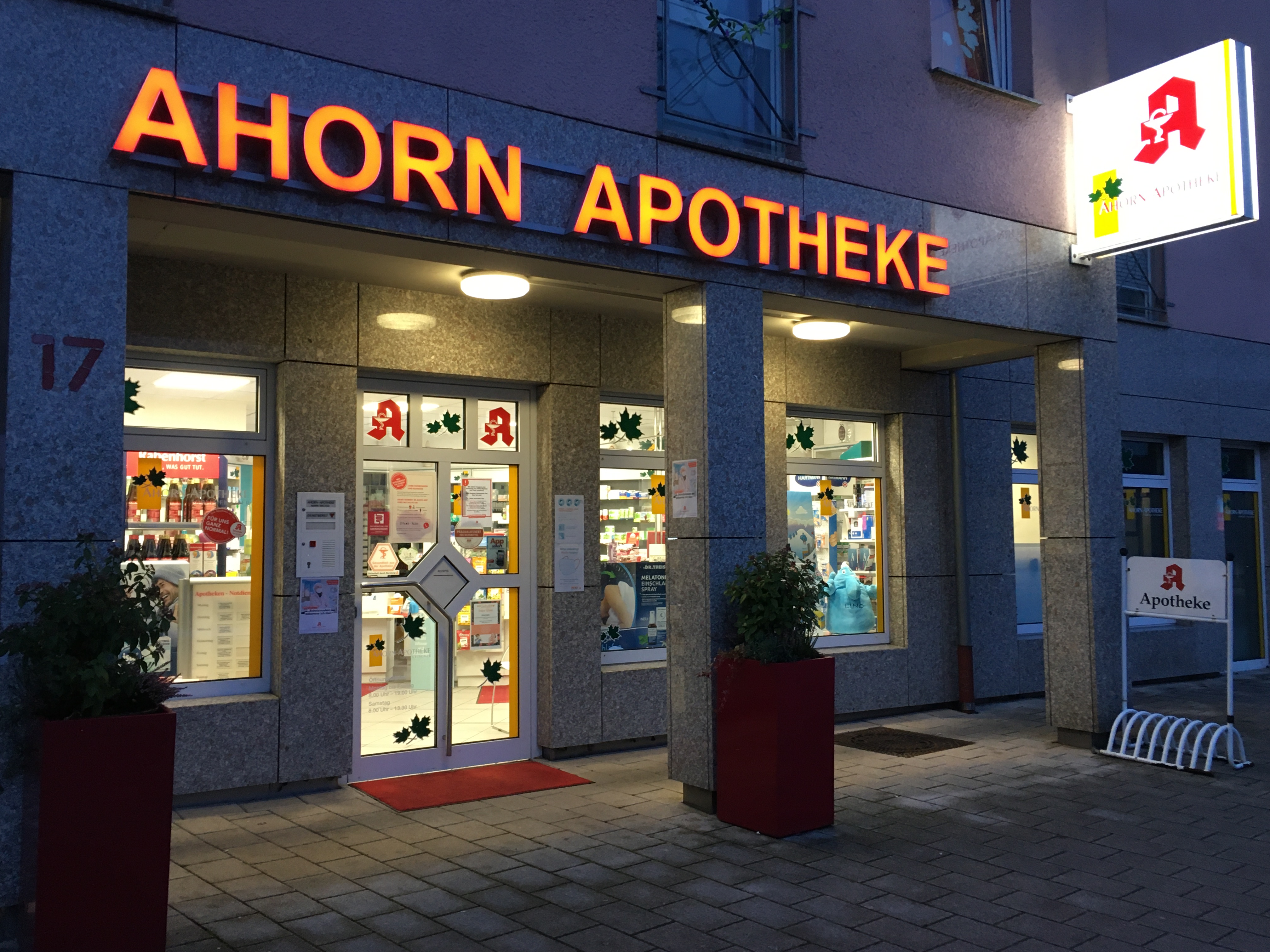 Bilder Ahorn-Apotheke