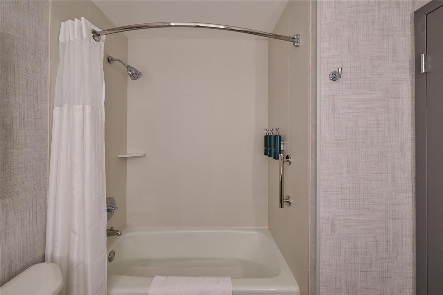 Guest room bath