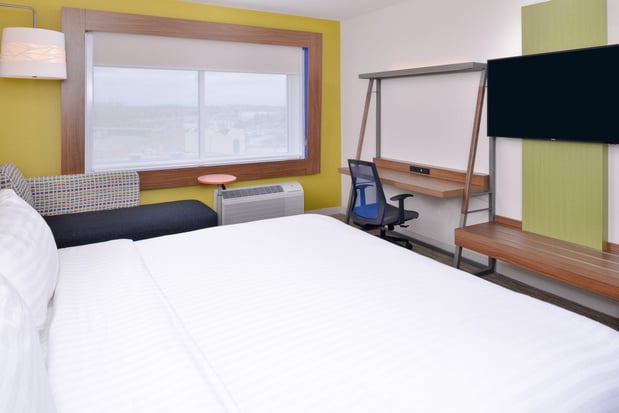 Images Holiday Inn Express & Suites Madison by IHG