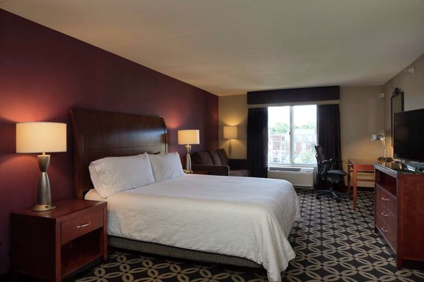 Images Hilton Garden Inn Auburn Riverwatch