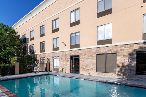 Images Holiday Inn Express & Suites Arlington (I-20-Parks Mall) by IHG