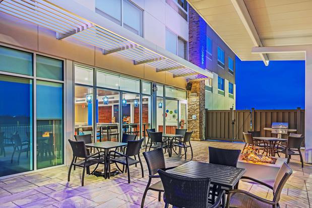 Images Holiday Inn Express & Suites Chanute by IHG