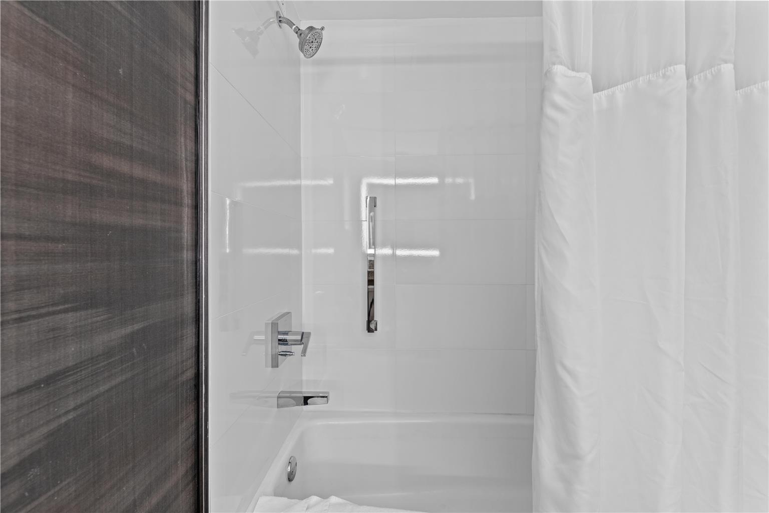 Guest room bath