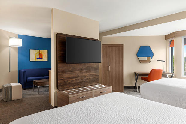 Images Holiday Inn Express & Suites Evansville Downtown by IHG