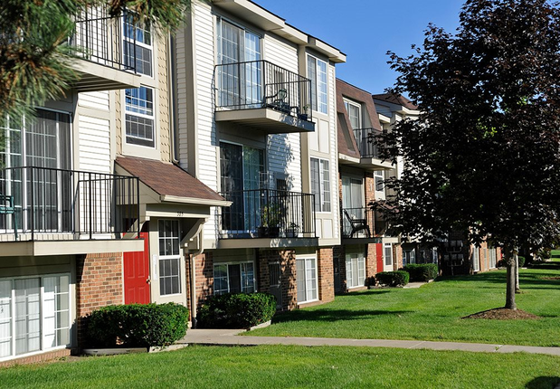 Images Bristol Square and Golden Gate Apartments
