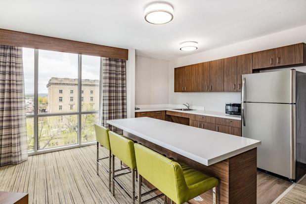 Images Holiday Inn Express & Suites Lincoln Downtown by IHG