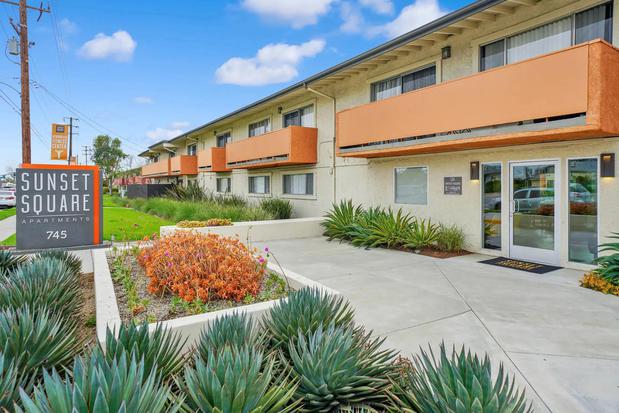 Images Sunset Square Apartments