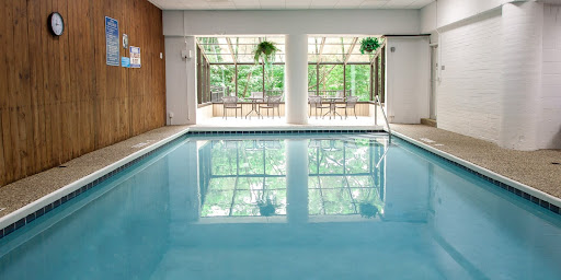 Images 200 West Apartments