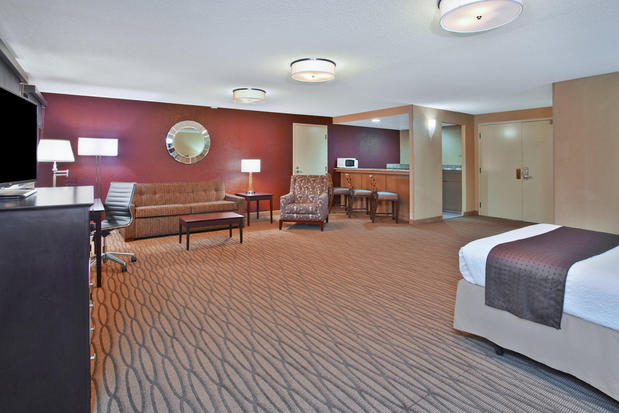 Images Holiday Inn Manitowoc by IHG