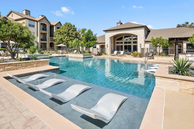 Images Camden Amber Oaks Apartments