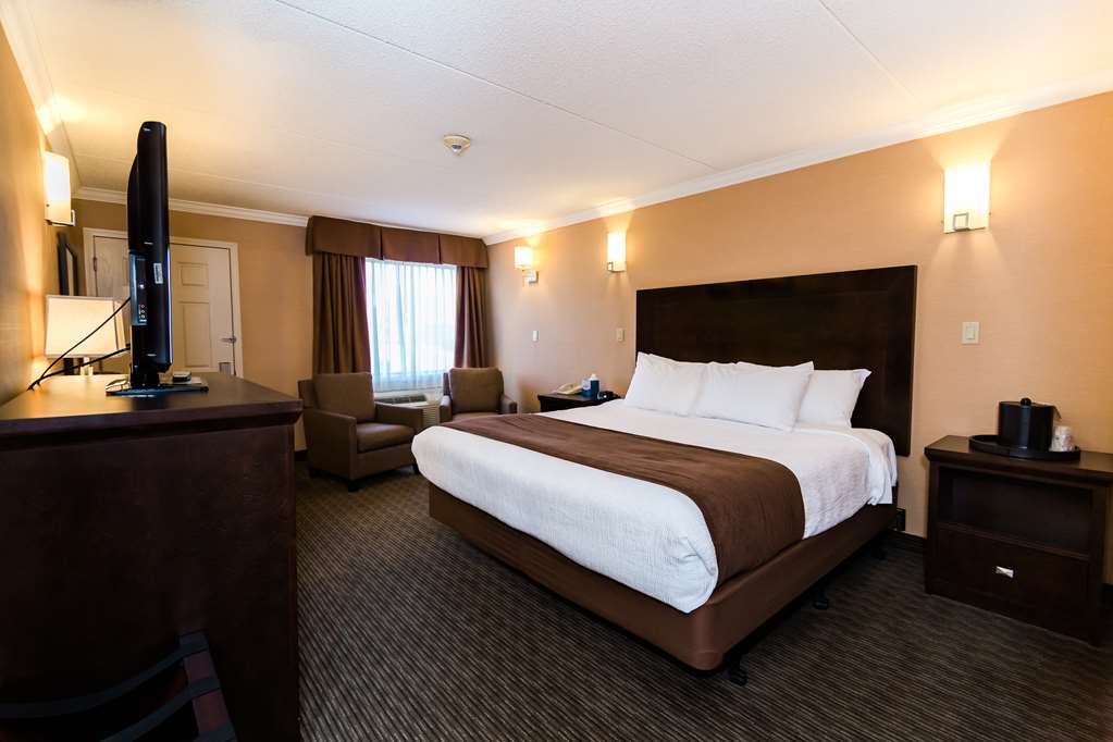 Main Floor King Room Best Western Plus Dryden Hotel & Conference Centre Dryden (807)223-3201