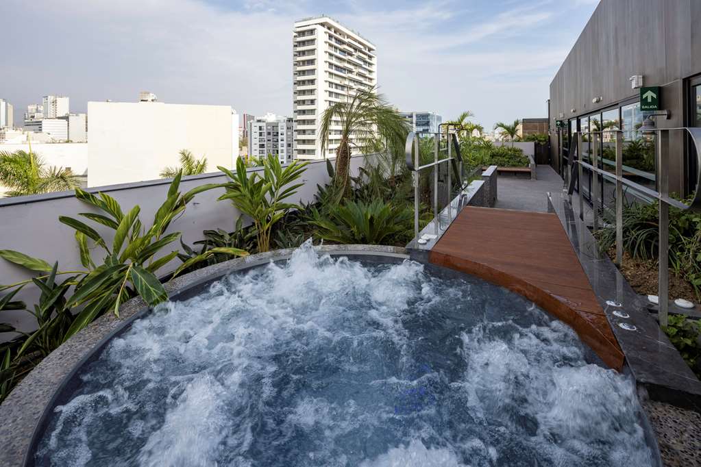 Pool DoubleTree by Hilton Lima San Isidro Lima (01) 6128484