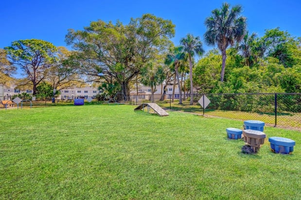 Images Reserve at Lake Pointe Apartment Homes