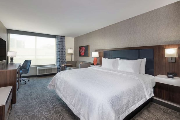 Images Hampton Inn & Suites Fort Wayne Downtown